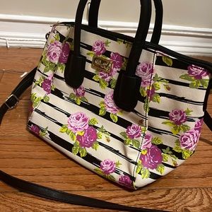 Womens hand purse and or shoulder bag